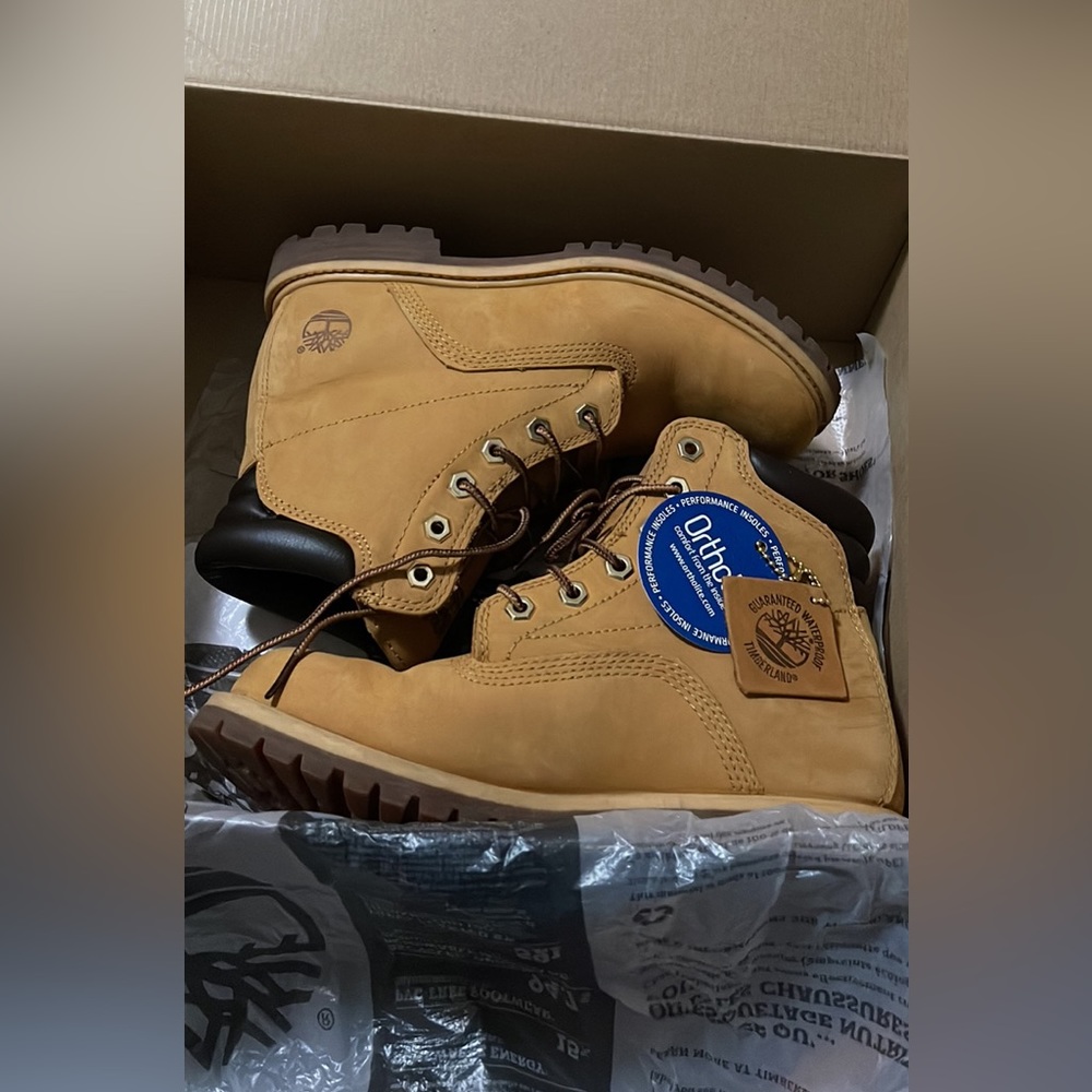 Timberland Womens Waterproof 6” Premium Lug Sole Boots Size 7.5 W
